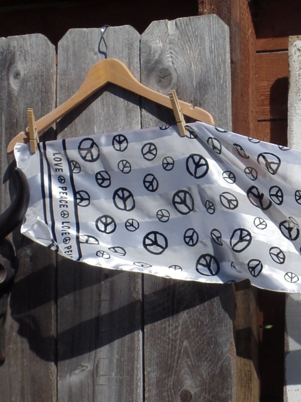 PEACE LOVE Scarf - Picture 7 of 10